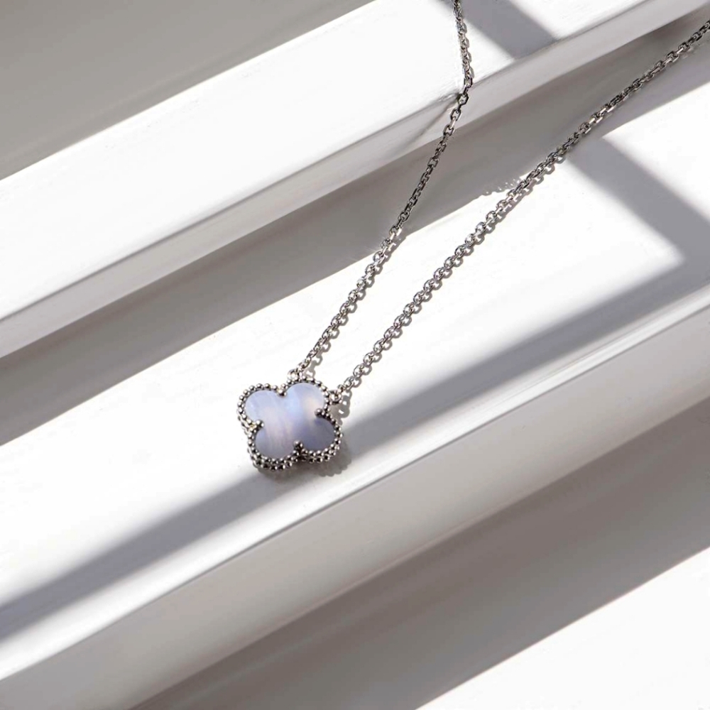 Van Cleef & Arpels ✨ Vintage Alhambra★18k white gold ★chalcedony pendant